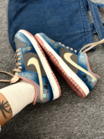 [Custom Auspicious Dragon Cloud Pattern] Dunk Skateboarding Shoes Unisex Low-top Blue/Pink - Image 9