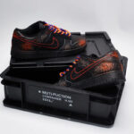 [Custom Male golden spotted butterfly]  Dunk Skateboarding Shoes Men