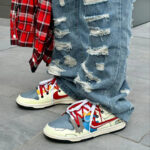 [Custom The male model's battle damage is as high as white and blue]  Dunk Skateboarding Shoes Men Low-top White/Blue/Red - Image 2